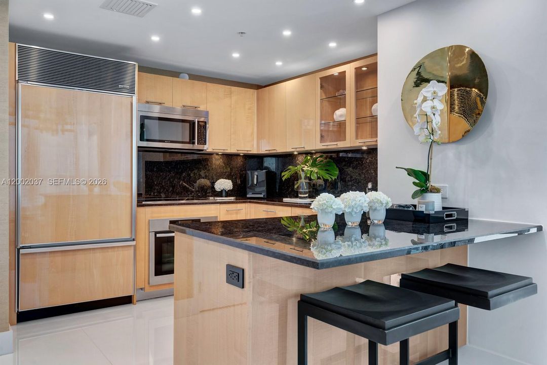 For Sale: $678,000 (1 beds, 1 baths, 820 Square Feet)