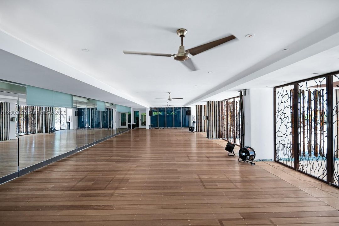 For Sale: $678,000 (1 beds, 1 baths, 820 Square Feet)