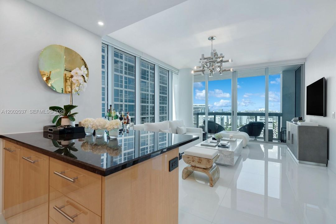 For Sale: $678,000 (1 beds, 1 baths, 820 Square Feet)