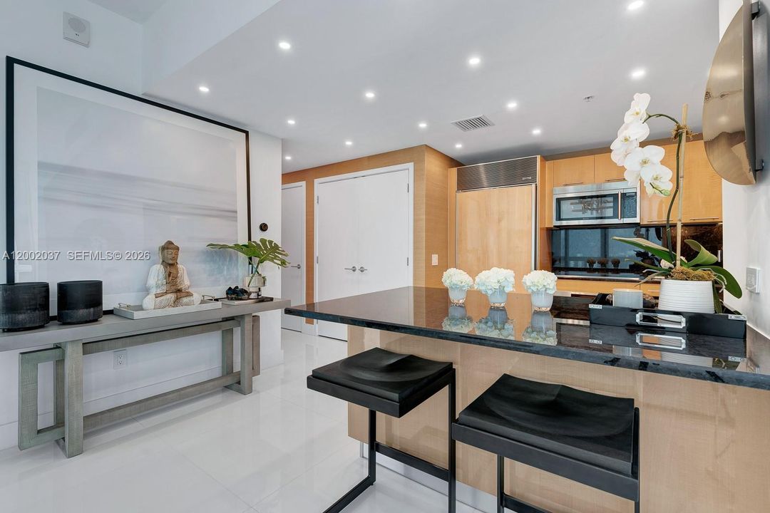 For Sale: $678,000 (1 beds, 1 baths, 820 Square Feet)