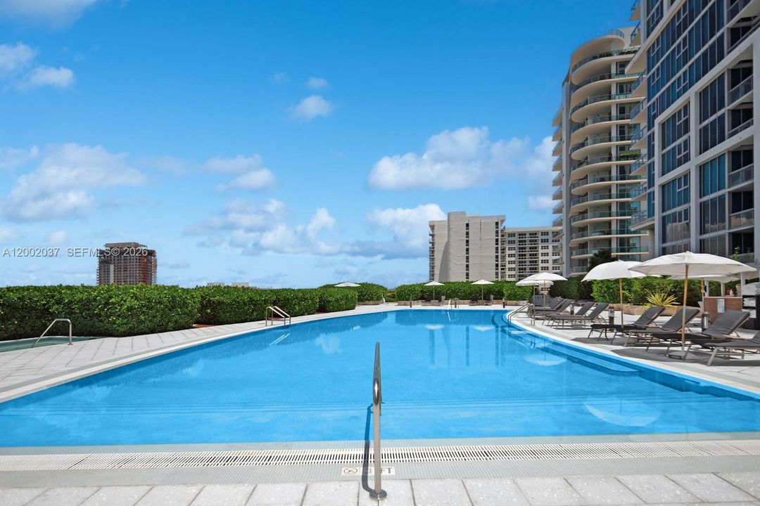 For Sale: $678,000 (1 beds, 1 baths, 820 Square Feet)