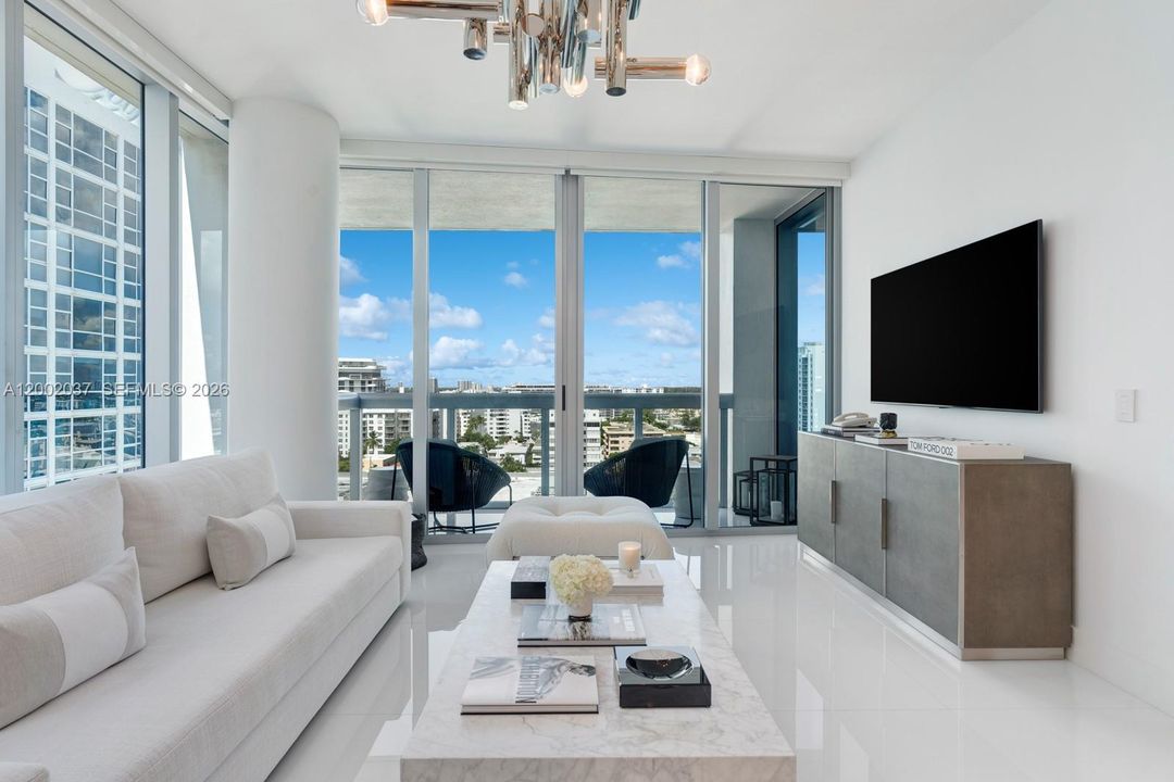 For Sale: $678,000 (1 beds, 1 baths, 820 Square Feet)