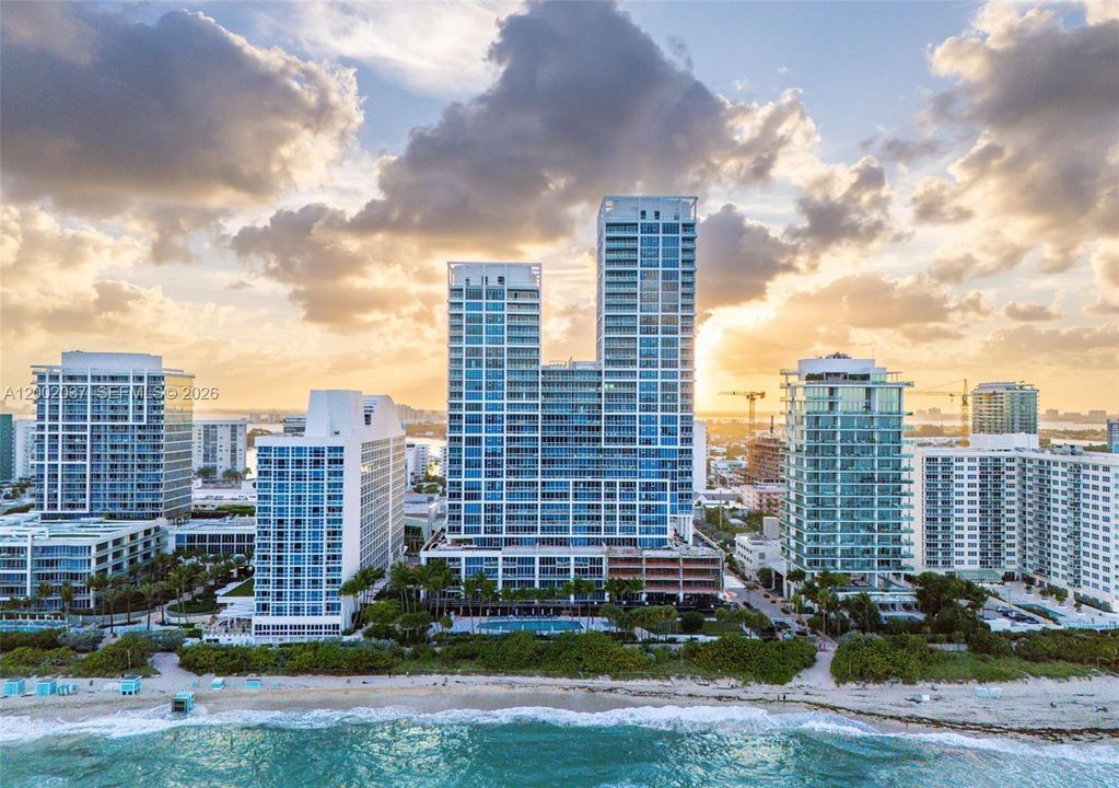 For Sale: $678,000 (1 beds, 1 baths, 820 Square Feet)