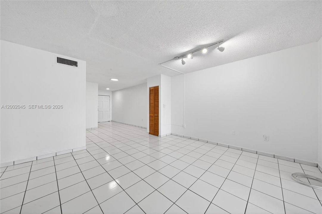 Activo con contrato: $249,900 (1 camas, 1 baños, 948 Pies cuadrados)