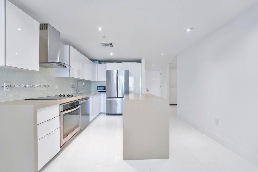 For Sale: $479,000 (1 beds, 1 baths, 853 Square Feet)