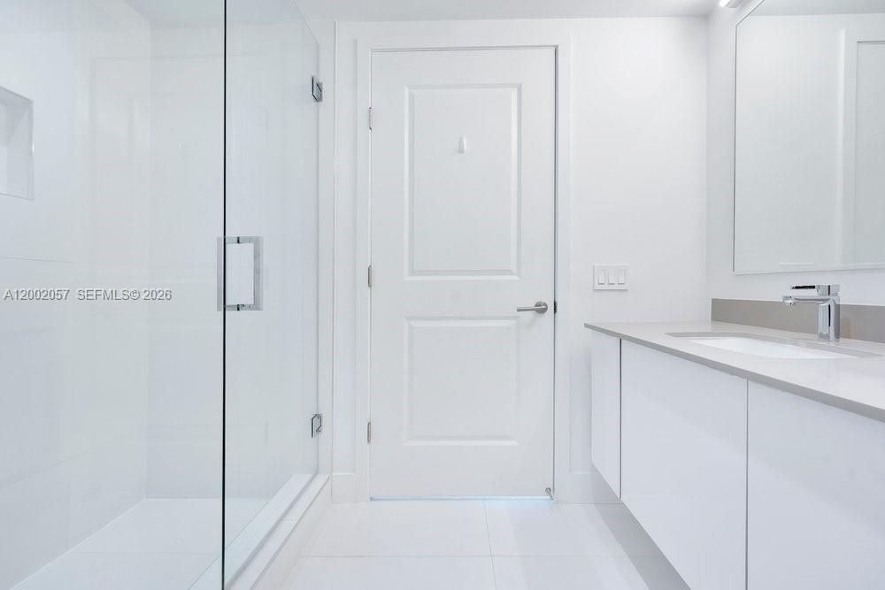 For Sale: $479,000 (1 beds, 1 baths, 853 Square Feet)