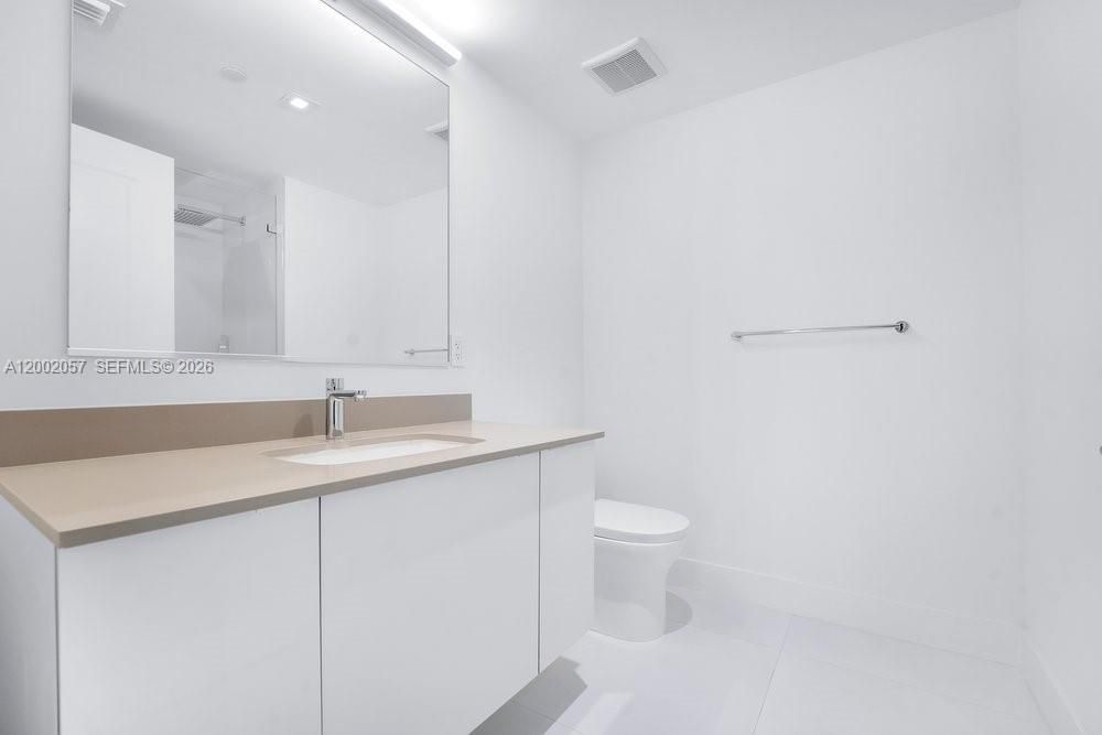 For Sale: $479,000 (1 beds, 1 baths, 853 Square Feet)