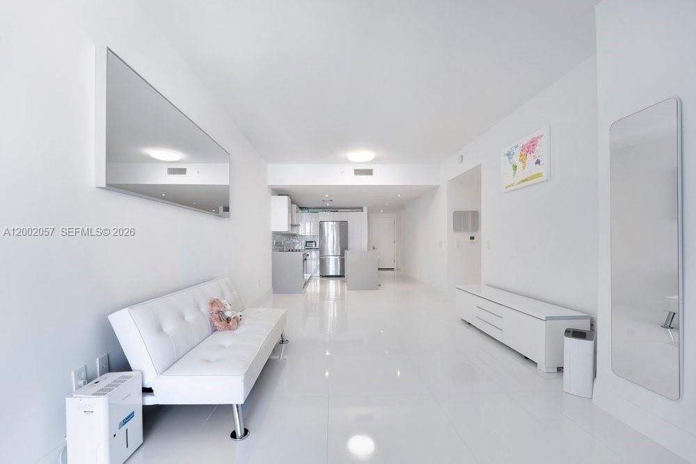 For Sale: $479,000 (1 beds, 1 baths, 853 Square Feet)