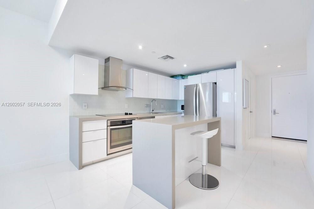 For Sale: $479,000 (1 beds, 1 baths, 853 Square Feet)