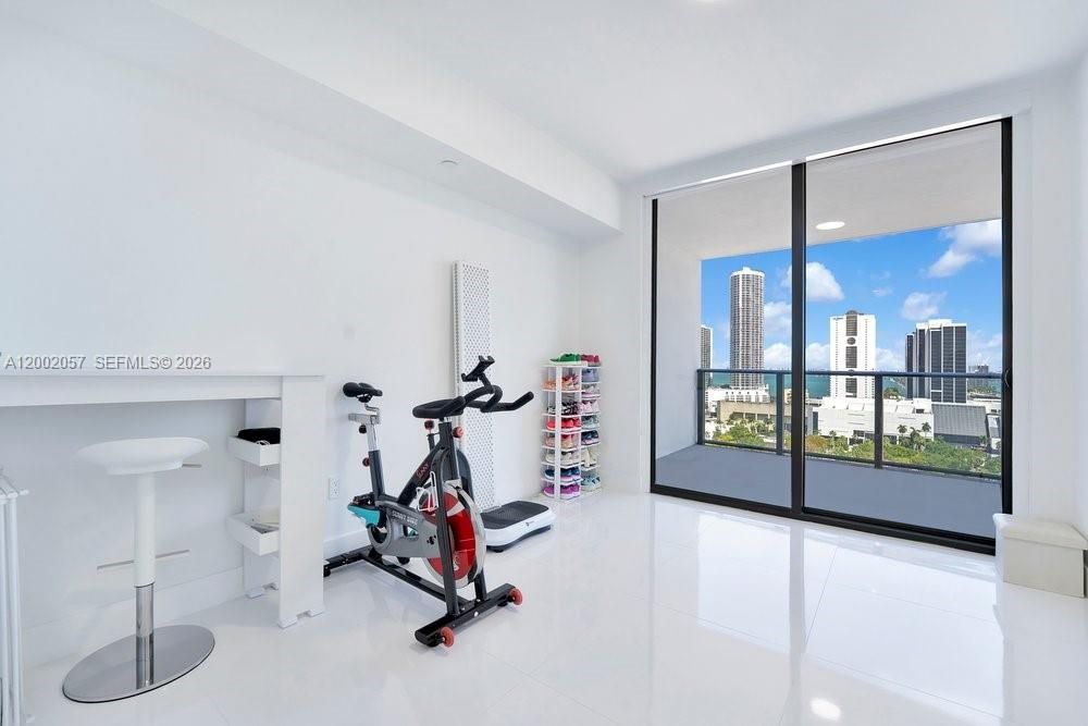 For Sale: $479,000 (1 beds, 1 baths, 853 Square Feet)