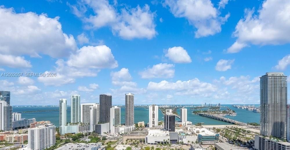 For Sale: $479,000 (1 beds, 1 baths, 853 Square Feet)