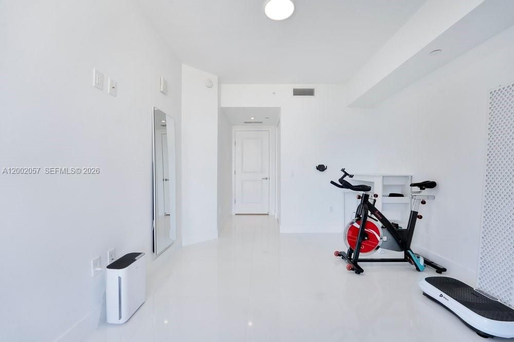 For Sale: $479,000 (1 beds, 1 baths, 853 Square Feet)