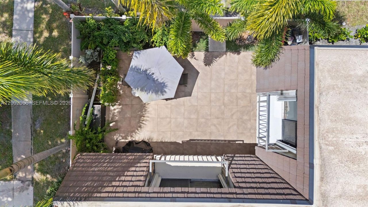 For Sale: $299,999 (2 beds, 2 baths, 1236 Square Feet)