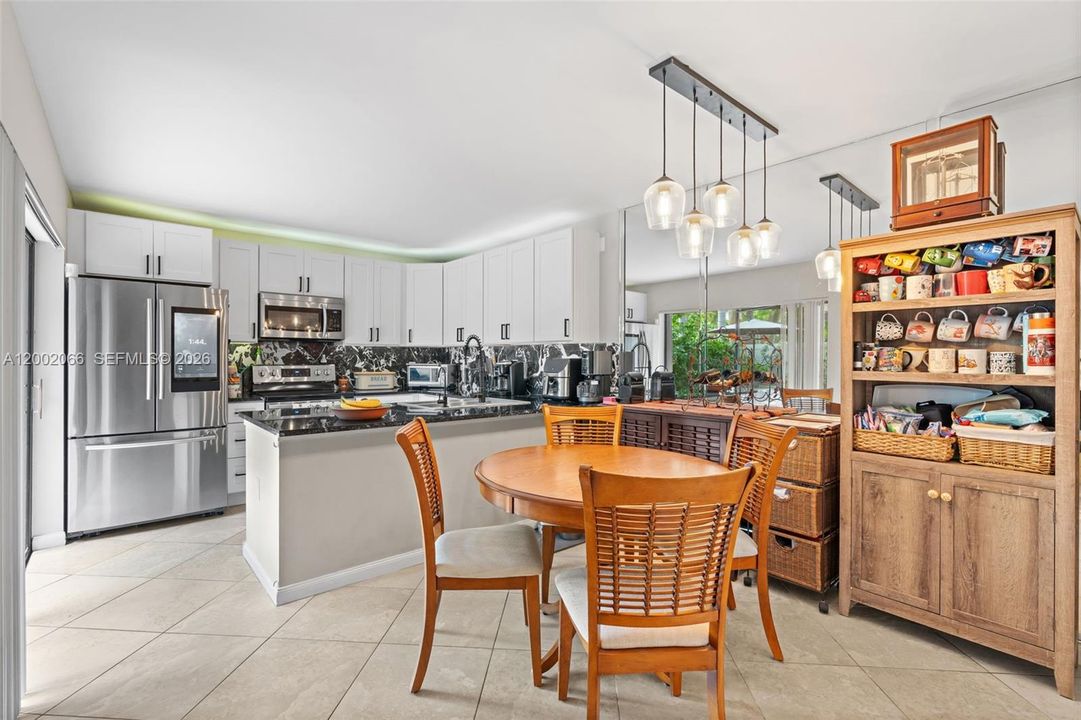 For Sale: $299,999 (2 beds, 2 baths, 1236 Square Feet)