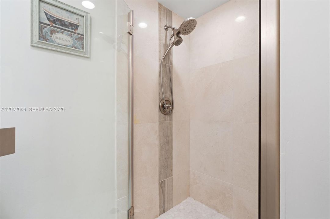 For Sale: $299,999 (2 beds, 2 baths, 1236 Square Feet)