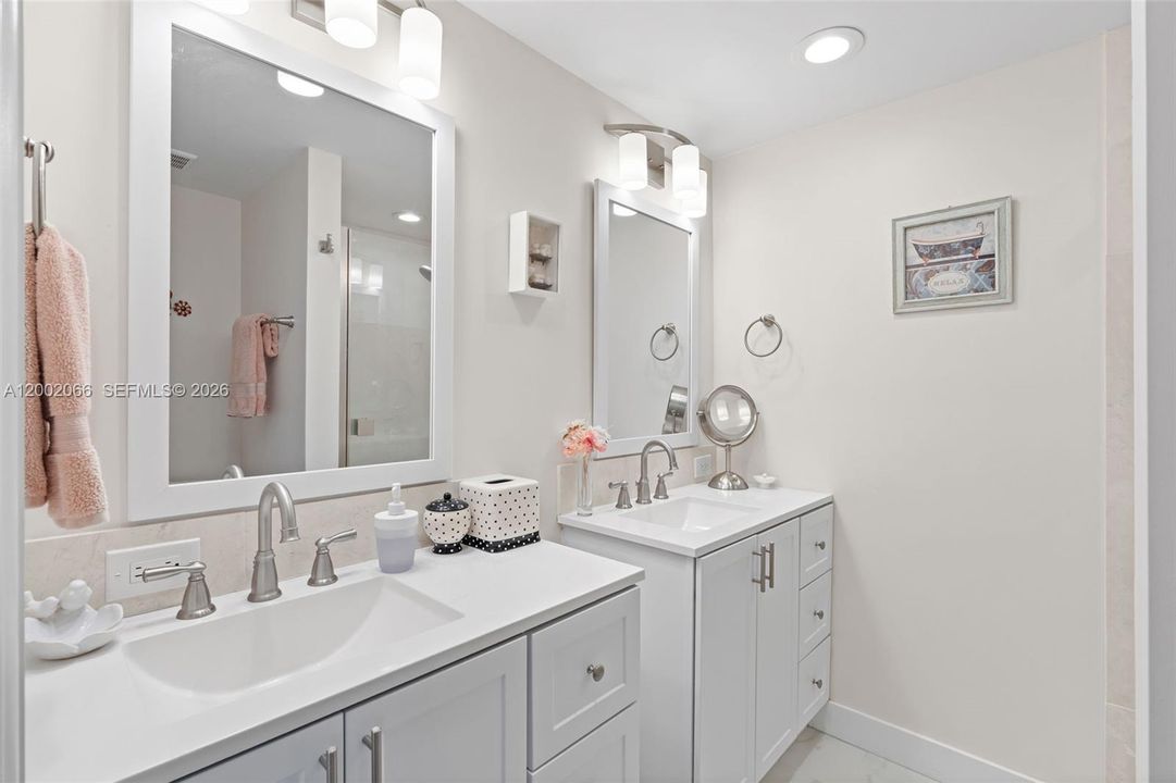 For Sale: $299,999 (2 beds, 2 baths, 1236 Square Feet)