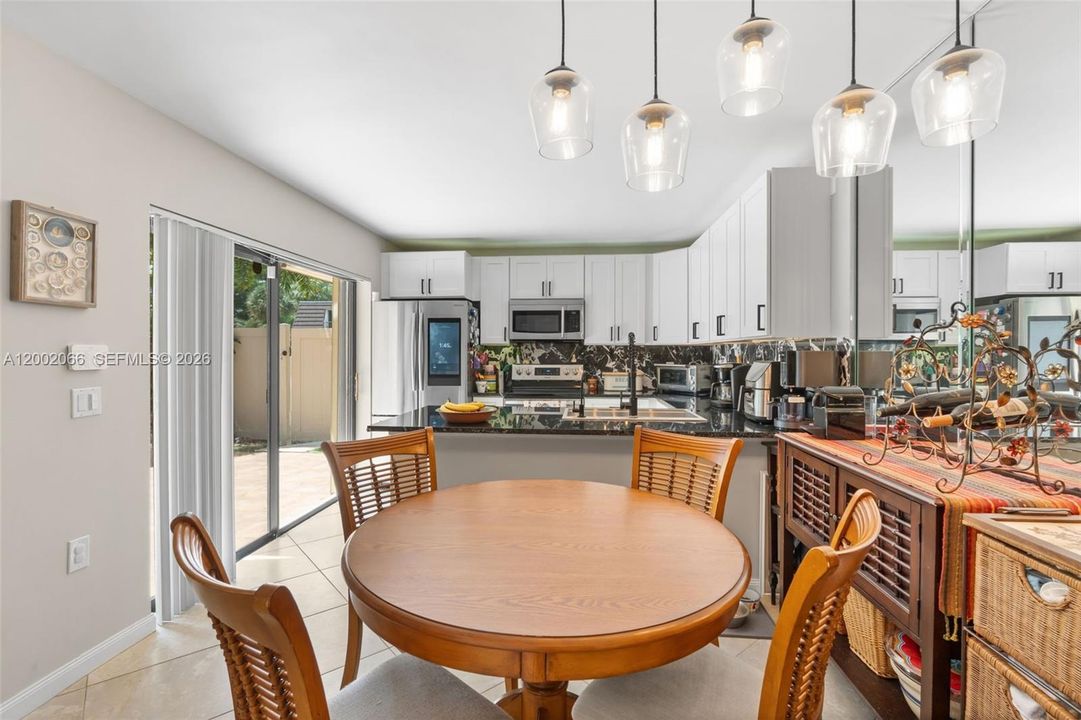 For Sale: $299,999 (2 beds, 2 baths, 1236 Square Feet)