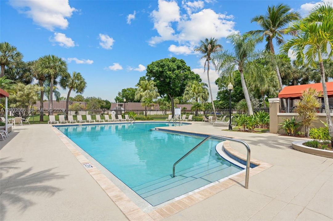 For Sale: $299,999 (2 beds, 2 baths, 1236 Square Feet)