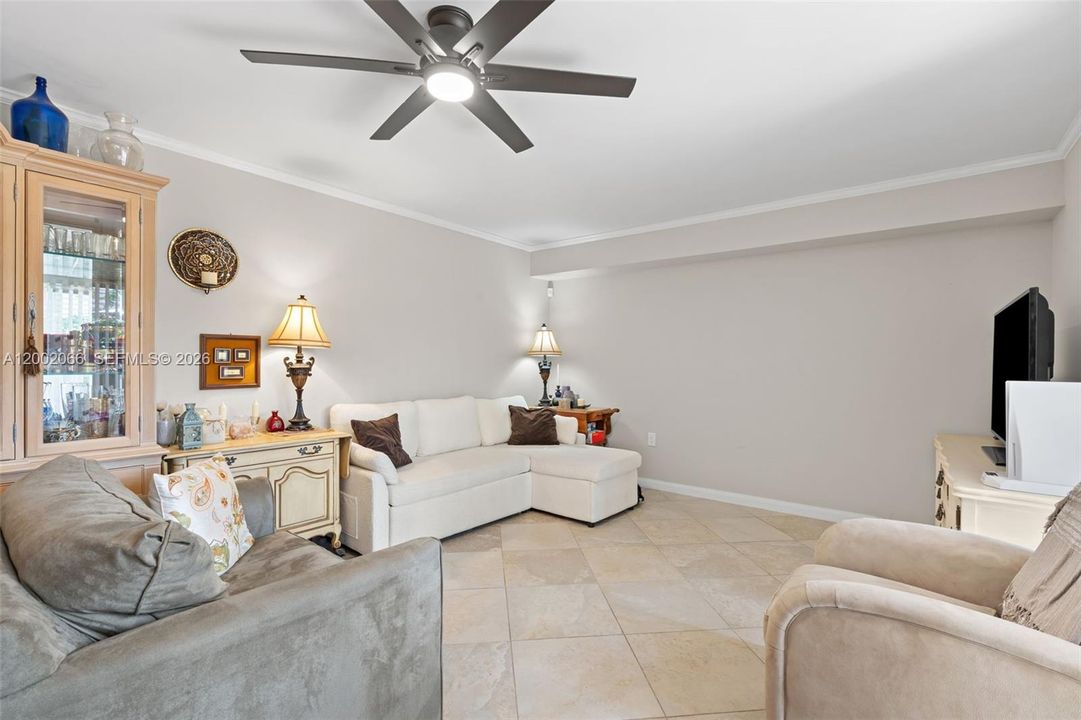 For Sale: $299,999 (2 beds, 2 baths, 1236 Square Feet)