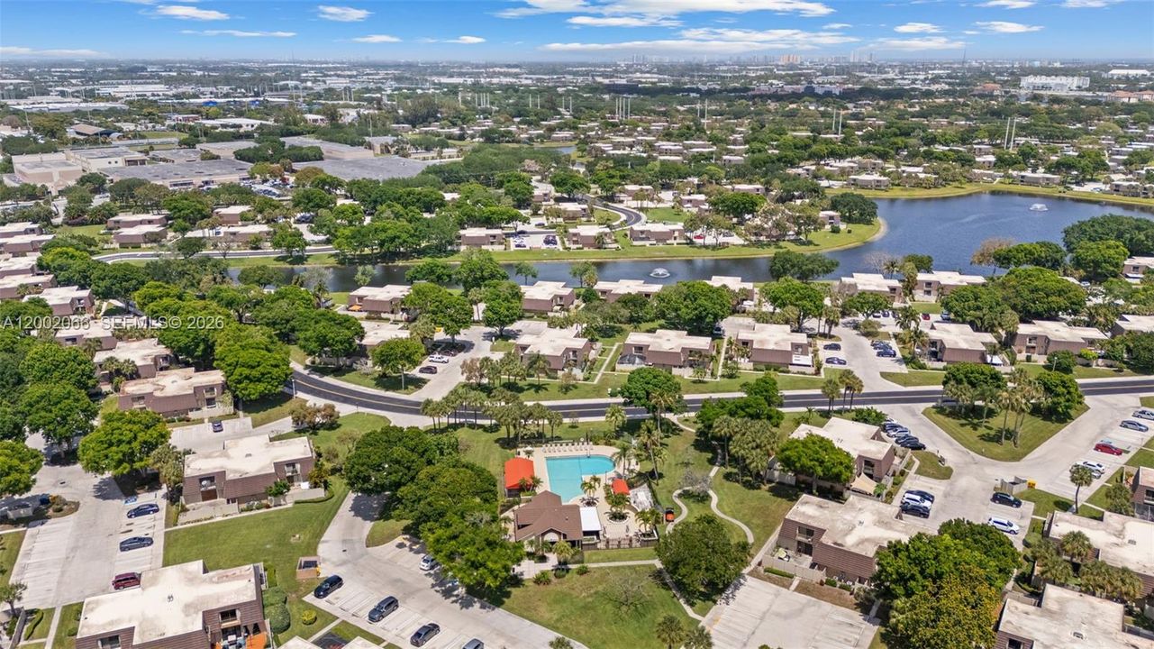 For Sale: $299,999 (2 beds, 2 baths, 1236 Square Feet)