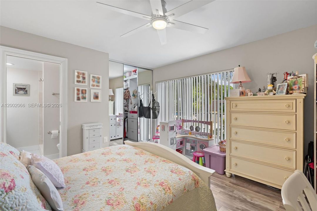 For Sale: $299,999 (2 beds, 2 baths, 1236 Square Feet)