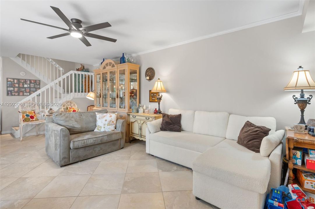 For Sale: $299,999 (2 beds, 2 baths, 1236 Square Feet)