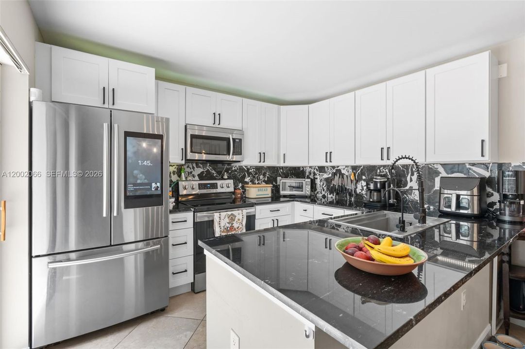 For Sale: $299,999 (2 beds, 2 baths, 1236 Square Feet)