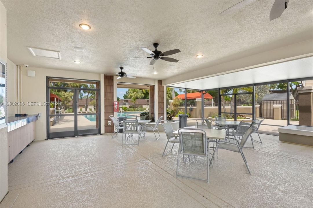 For Sale: $299,999 (2 beds, 2 baths, 1236 Square Feet)