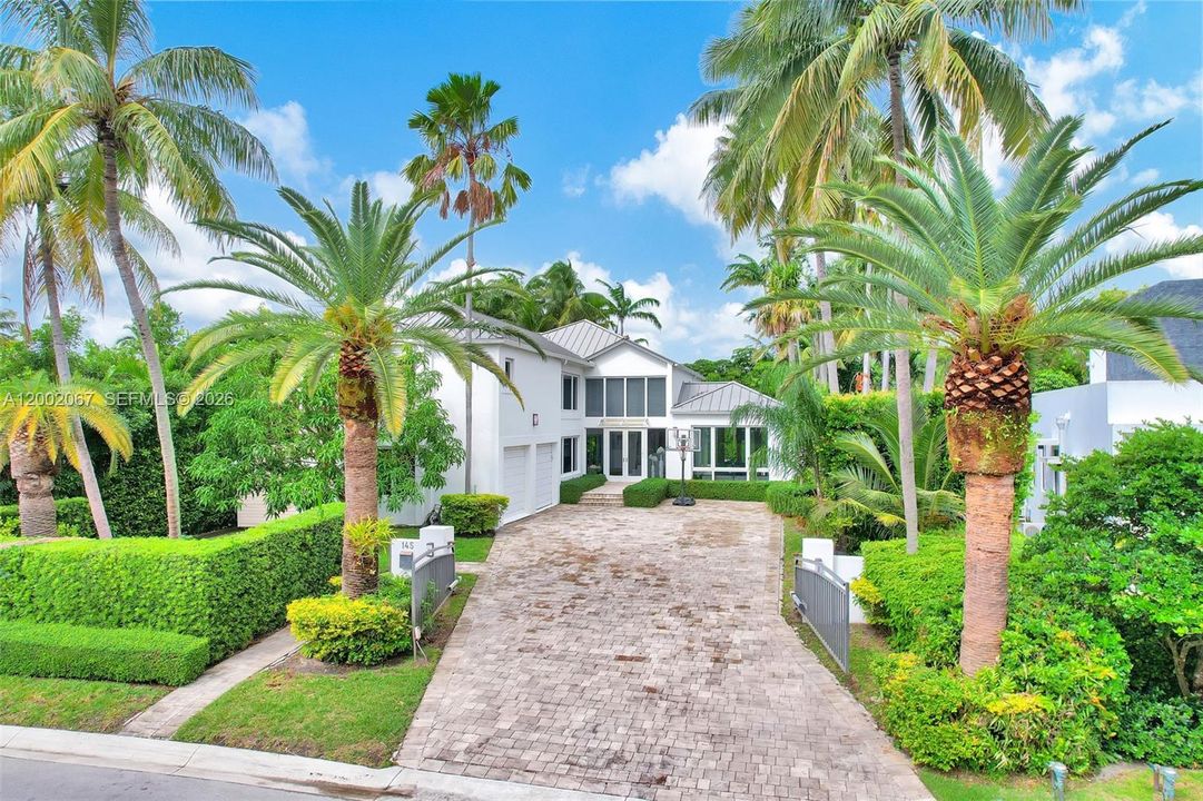 For Rent: $35,000 (5 beds, 5 baths, 4566 Square Feet)