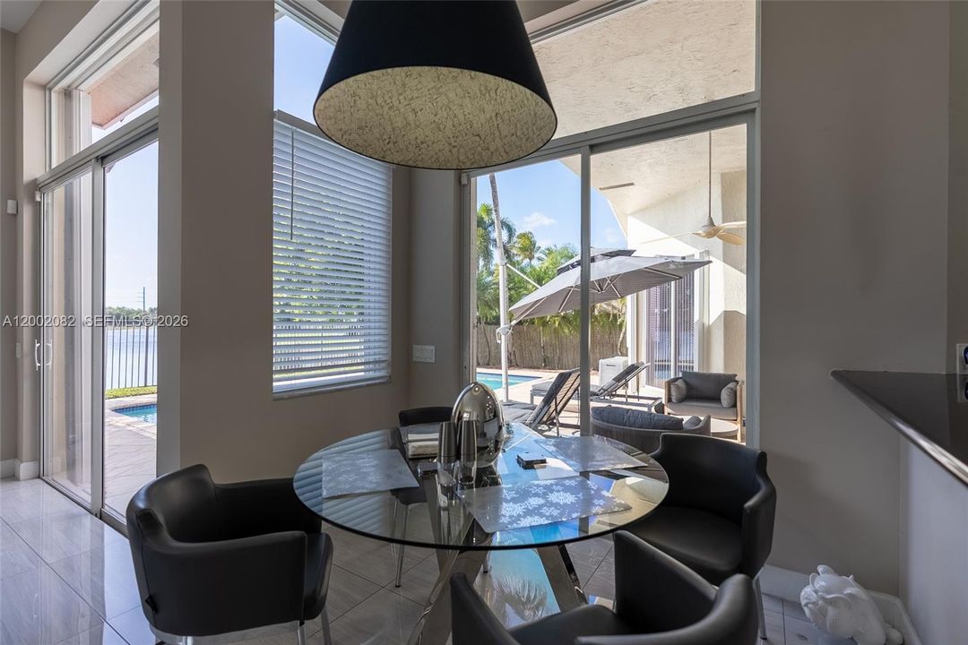 En Venta: $1,425,000 (5 camas, 3 baños, 2732 Pies cuadrados)