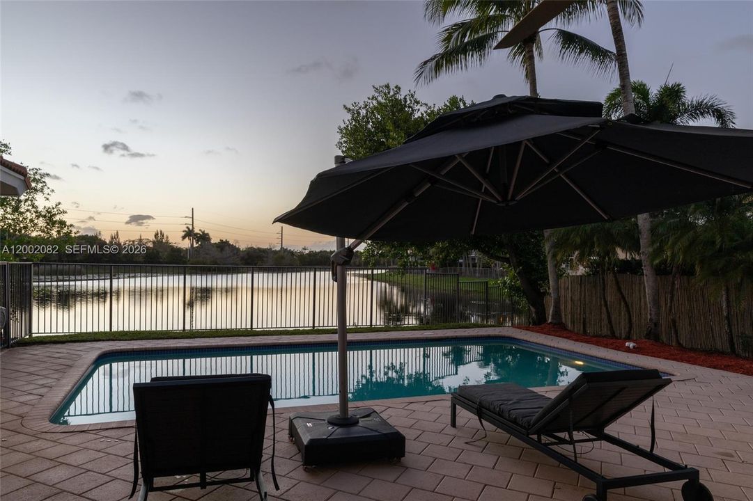 En Venta: $1,425,000 (5 camas, 3 baños, 2732 Pies cuadrados)
