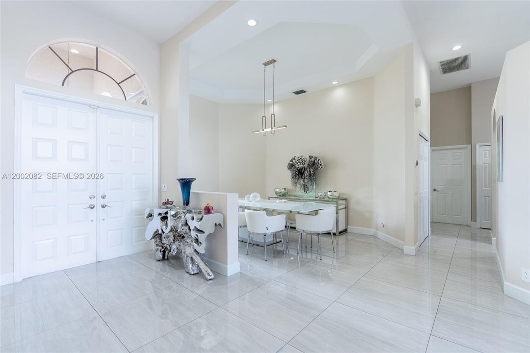 En Venta: $1,425,000 (5 camas, 3 baños, 2732 Pies cuadrados)