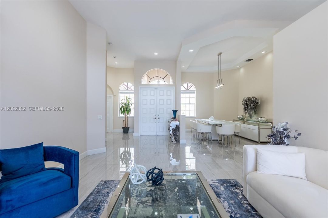 En Venta: $1,425,000 (5 camas, 3 baños, 2732 Pies cuadrados)