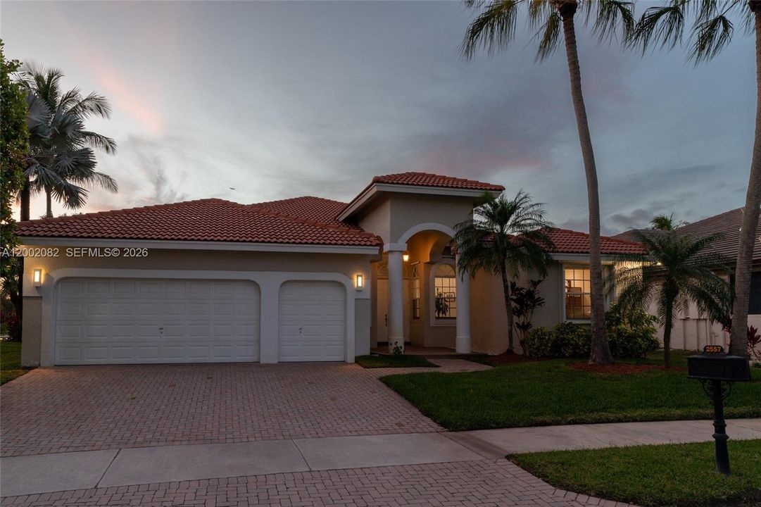 En Venta: $1,425,000 (5 camas, 3 baños, 2732 Pies cuadrados)