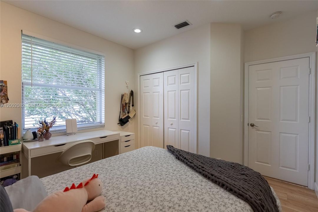 En Venta: $1,425,000 (5 camas, 3 baños, 2732 Pies cuadrados)