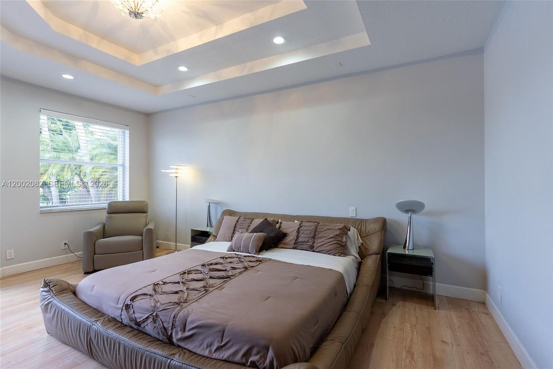 En Venta: $1,425,000 (5 camas, 3 baños, 2732 Pies cuadrados)