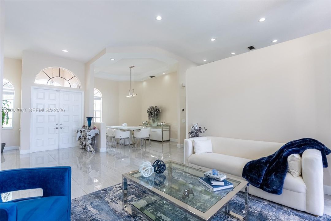 En Venta: $1,425,000 (5 camas, 3 baños, 2732 Pies cuadrados)