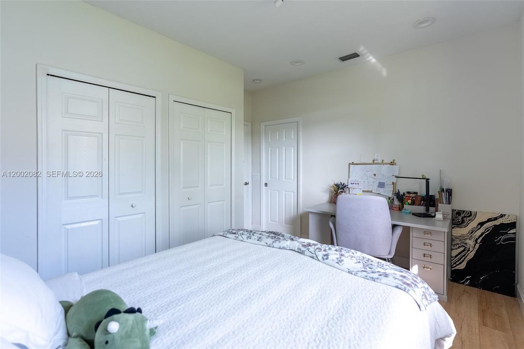 En Venta: $1,425,000 (5 camas, 3 baños, 2732 Pies cuadrados)