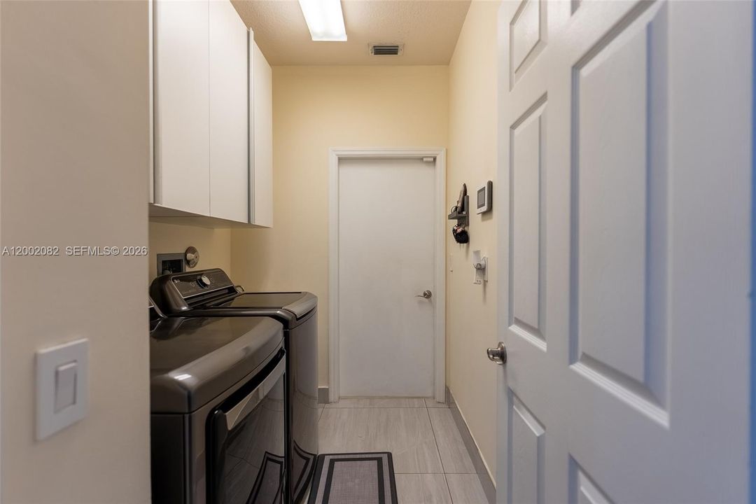 En Venta: $1,425,000 (5 camas, 3 baños, 2732 Pies cuadrados)