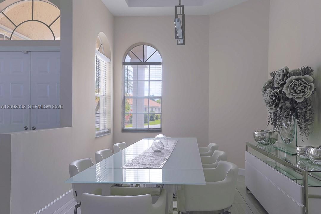 En Venta: $1,425,000 (5 camas, 3 baños, 2732 Pies cuadrados)
