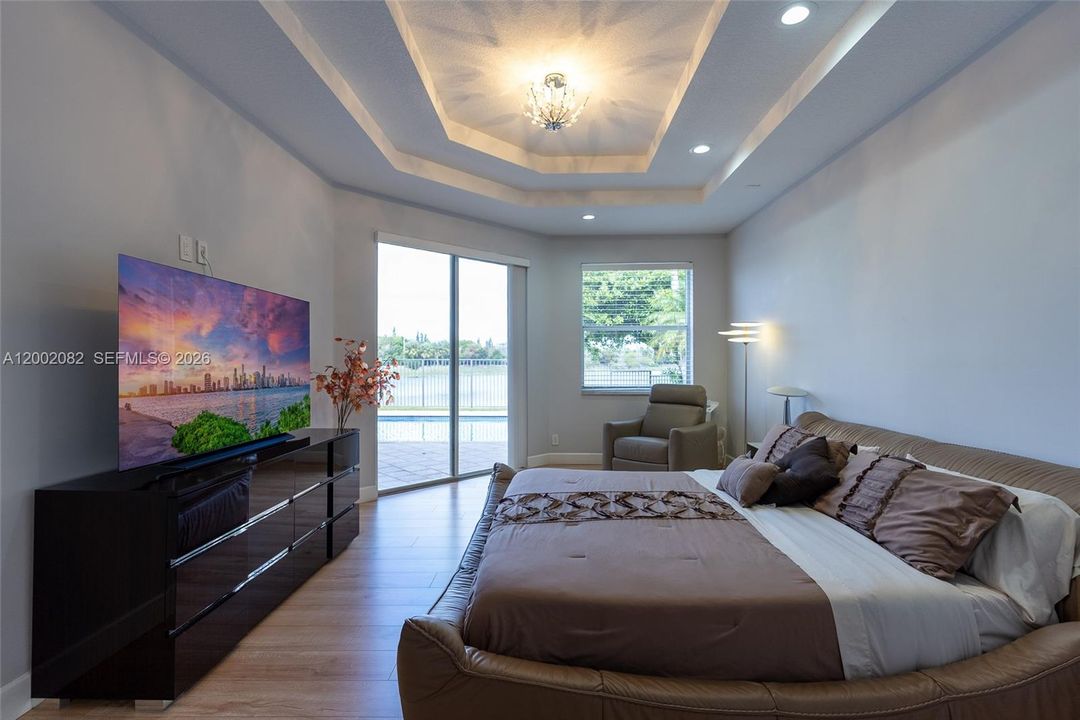 En Venta: $1,425,000 (5 camas, 3 baños, 2732 Pies cuadrados)