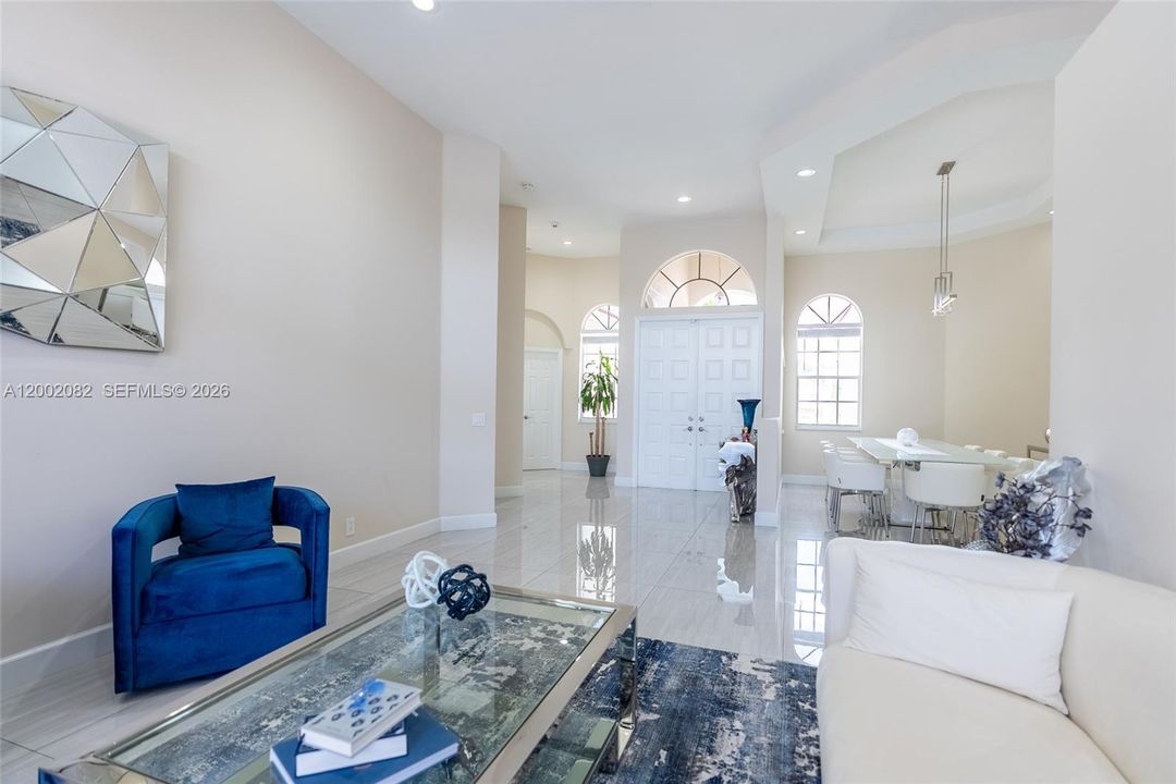 En Venta: $1,425,000 (5 camas, 3 baños, 2732 Pies cuadrados)