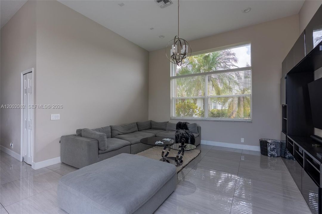 En Venta: $1,425,000 (5 camas, 3 baños, 2732 Pies cuadrados)