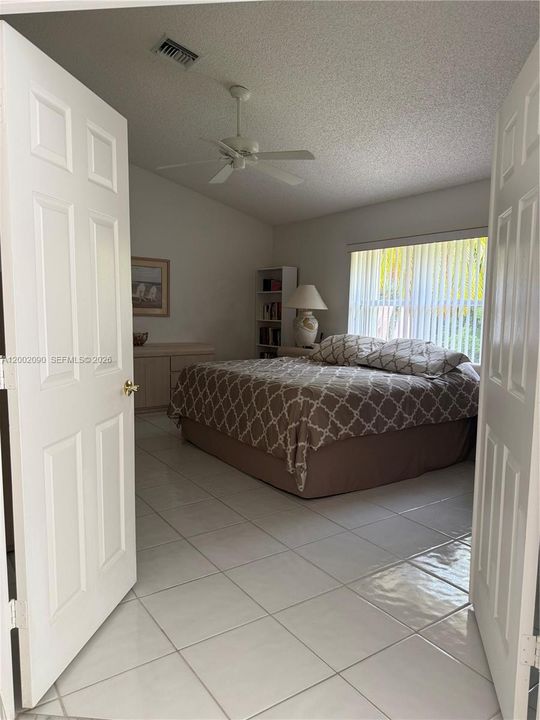 Activo con contrato: $530,000 (3 camas, 2 baños, 1864 Pies cuadrados)