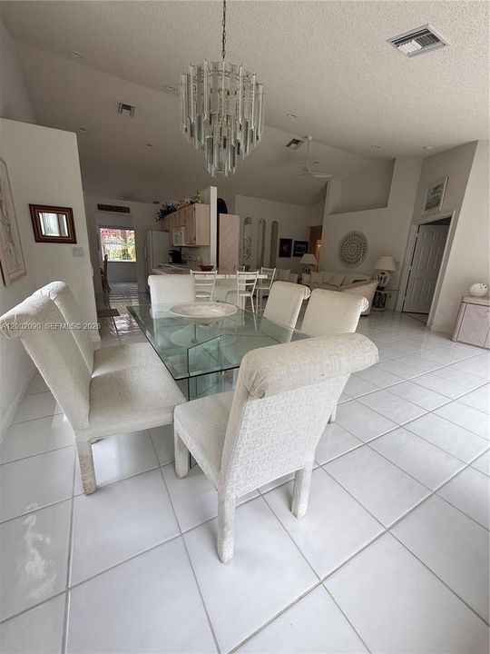 Activo con contrato: $530,000 (3 camas, 2 baños, 1864 Pies cuadrados)