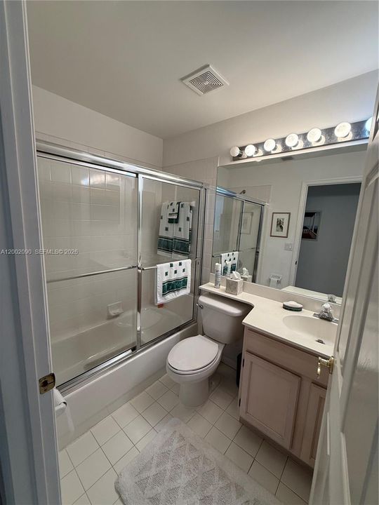 Activo con contrato: $530,000 (3 camas, 2 baños, 1864 Pies cuadrados)