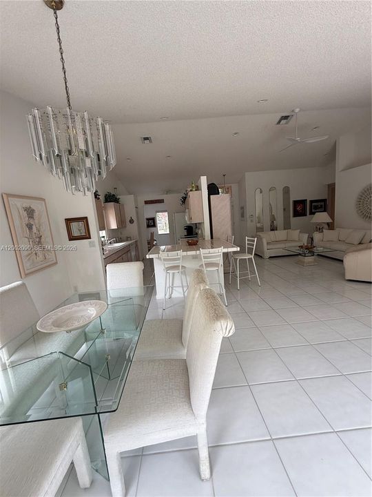 Activo con contrato: $530,000 (3 camas, 2 baños, 1864 Pies cuadrados)