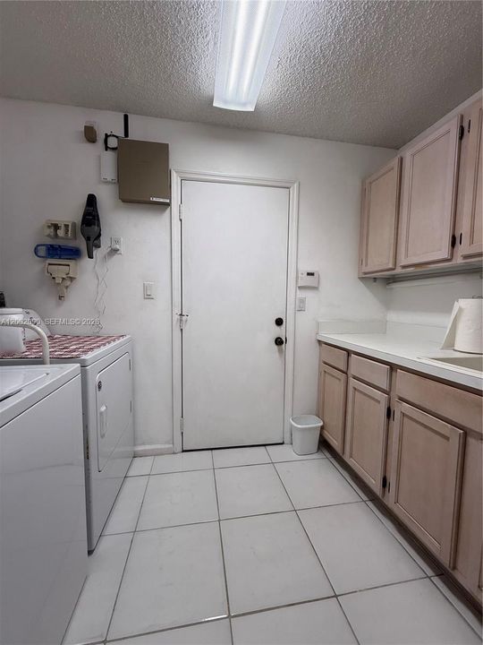 Activo con contrato: $530,000 (3 camas, 2 baños, 1864 Pies cuadrados)
