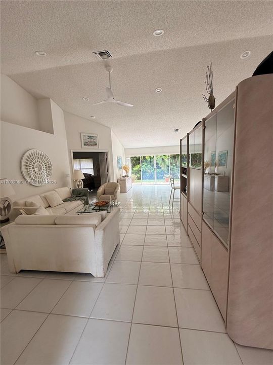 Activo con contrato: $530,000 (3 camas, 2 baños, 1864 Pies cuadrados)