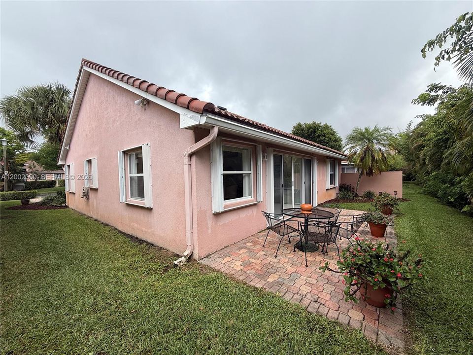 Activo con contrato: $530,000 (3 camas, 2 baños, 1864 Pies cuadrados)